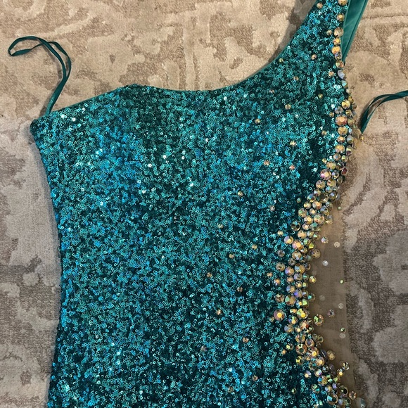 Gorgeous holiday La Femme Sequin One-shoulder, full length dress - Picture 8 of 16